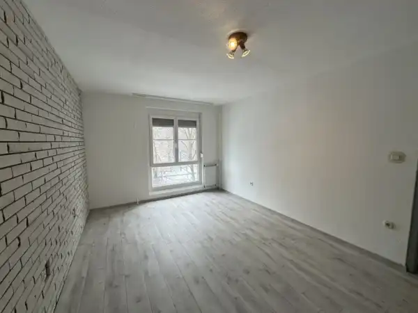 Eladó panellakás, Paks 2+1 szoba 58 m² 47.9 M Ft