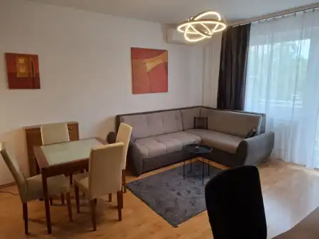 eladó panellakás, Paks
