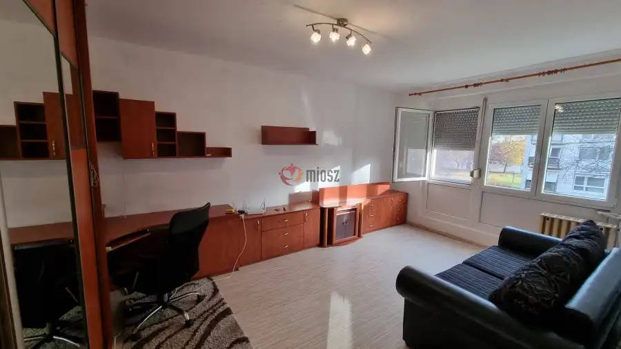 eladó panellakás, Paks