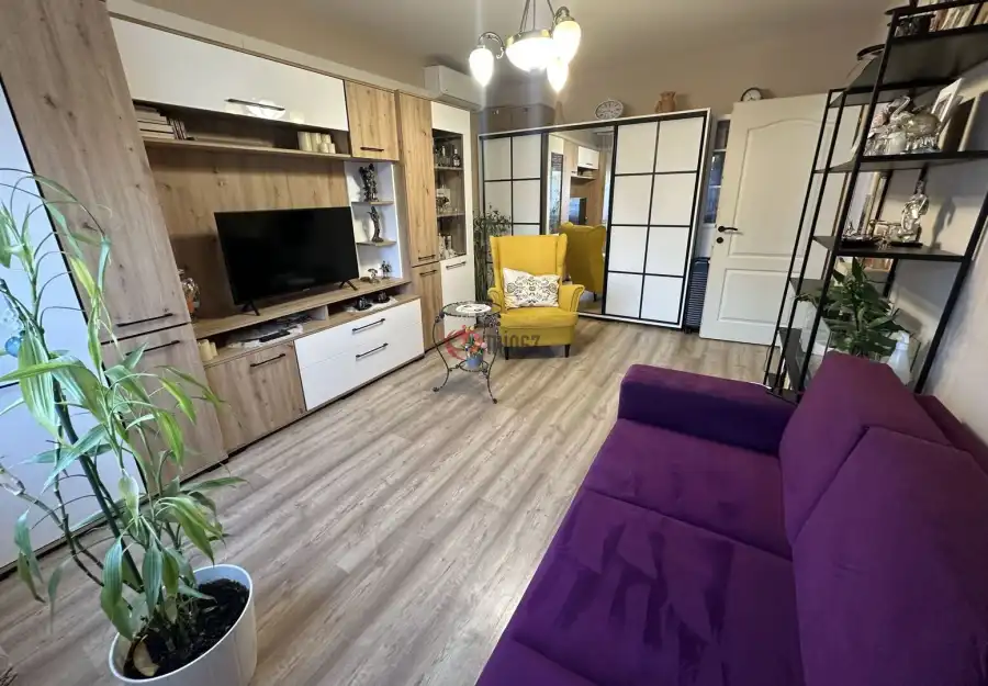 eladó panellakás, Szeged