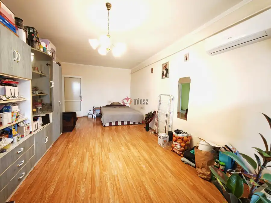 eladó panellakás, Szeged