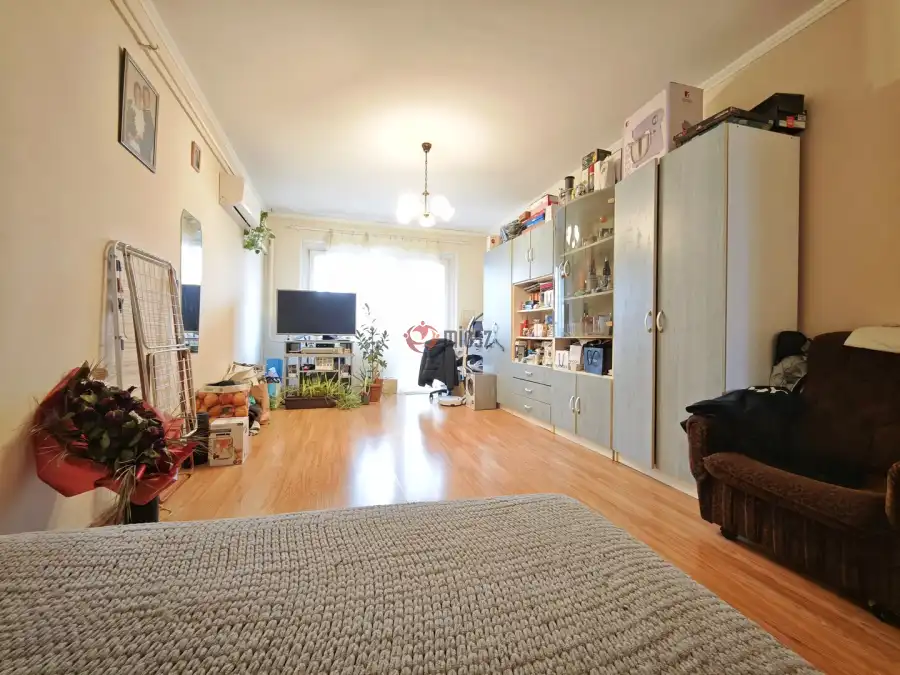 eladó panellakás, Szeged