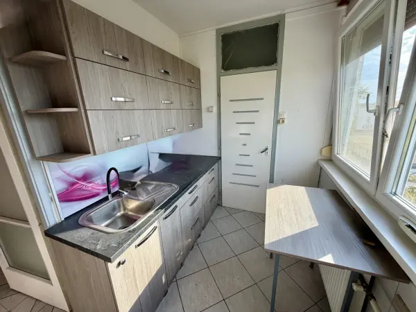 Eladó panellakás, Szeged 3 szoba 63 m² 55 M Ft