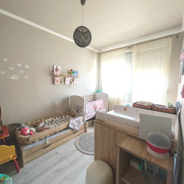 Eladó panellakás, Szeged 2+2 szoba 72 m² 58.5 M Ft