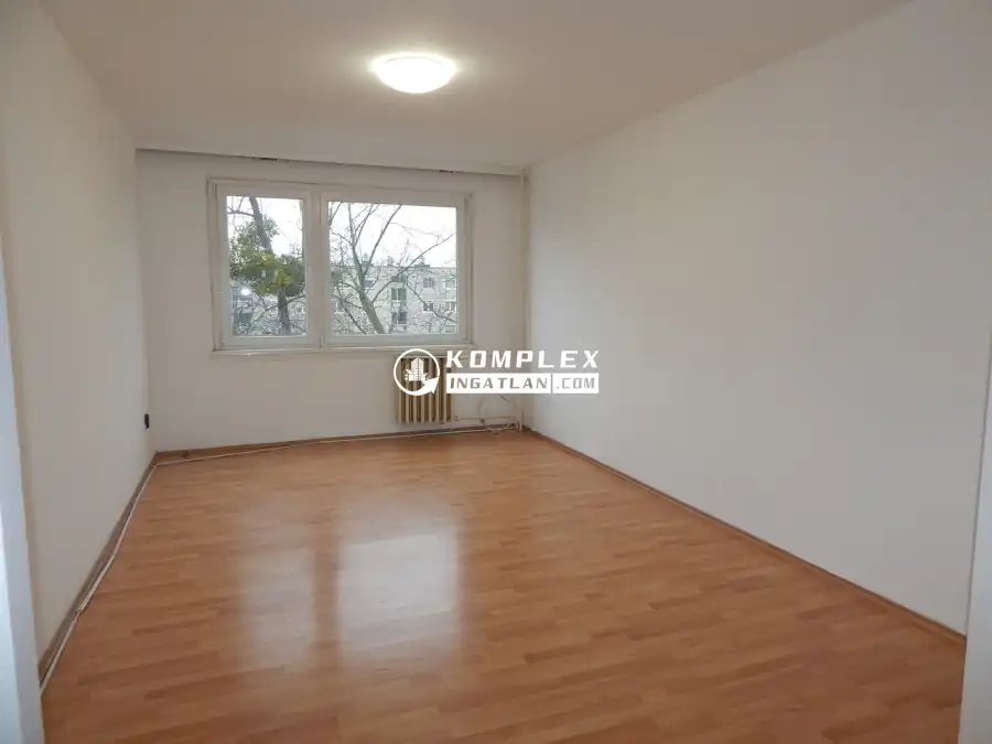 eladó panellakás, Tatabánya