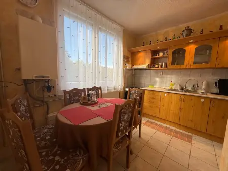 eladó panellakás, Tiszafüred