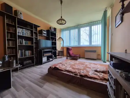 eladó panellakás, Tiszafüred