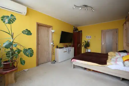 eladó panellakás, Vác