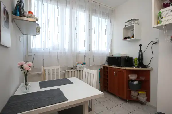 Eladó panellakás, Vác 2 szoba 57 m² 59 M Ft