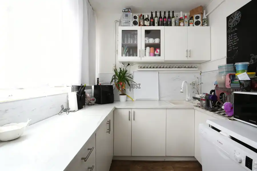 eladó panellakás, Vác