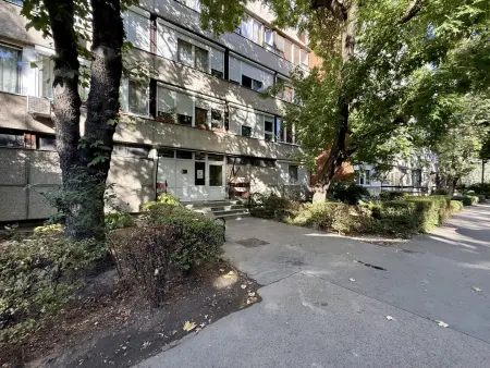 eladó panellakás, Vác