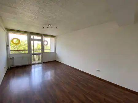 eladó panellakás, Vác