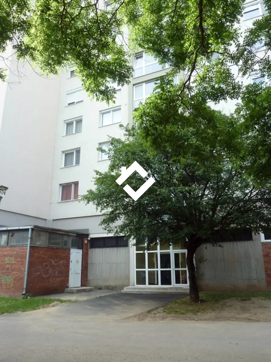 eladó panellakás, Veszprém