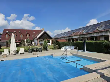 eladó panzió, Baks