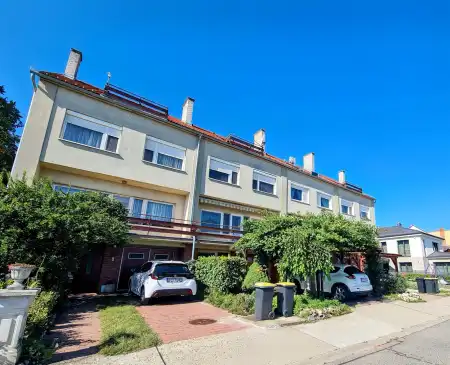 eladó sorház, Paks