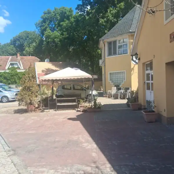 Eladó sportlétesítmény, Békéscsaba 10 szoba 3800 m² 525 M Ft
