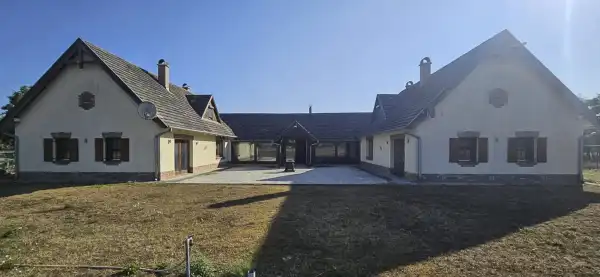 Eladó tanya, Lajosmizse 9 szoba 369 m² 119 M Ft