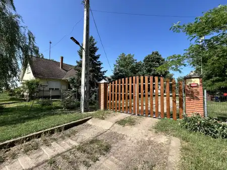eladó tanya, Lajosmizse