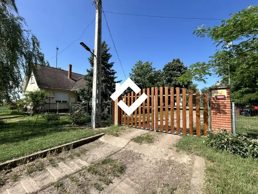 eladó tanya, Lajosmizse