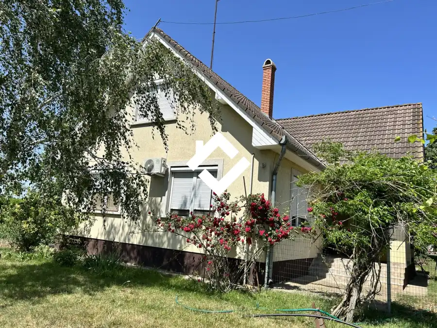 eladó tanya, Lajosmizse