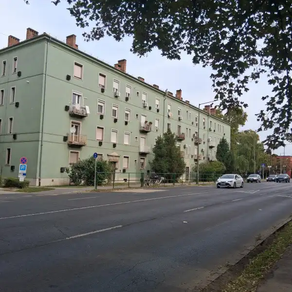 Eladó téglalakás, Békéscsaba 1+1 szoba 38 m² 25.7 M Ft