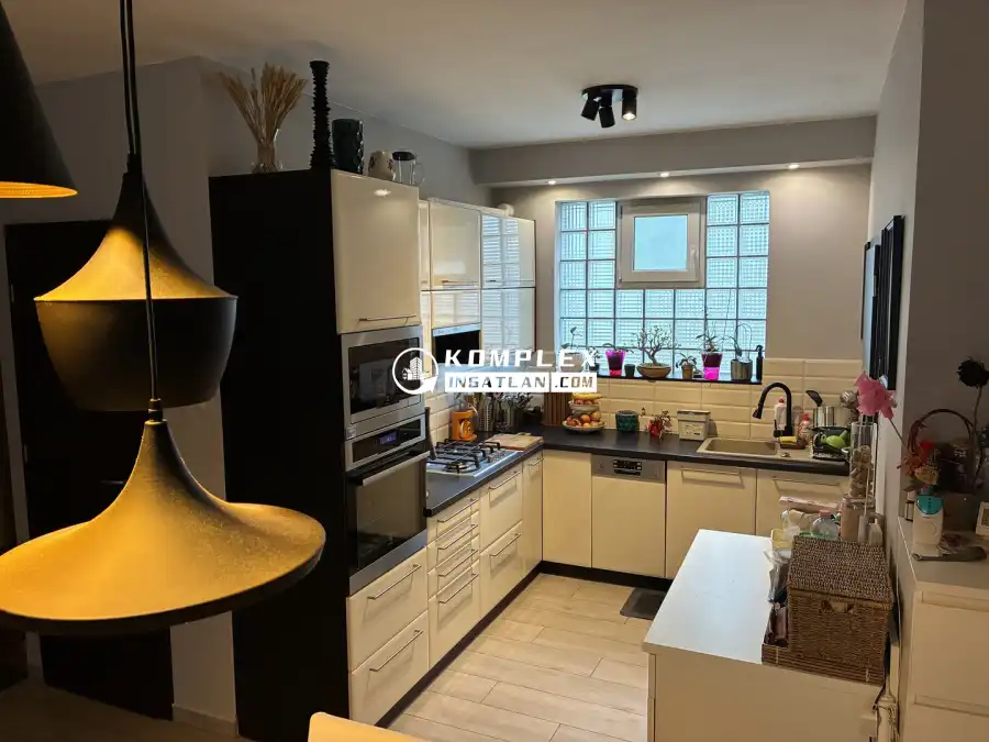 eladó téglalakás, Győr