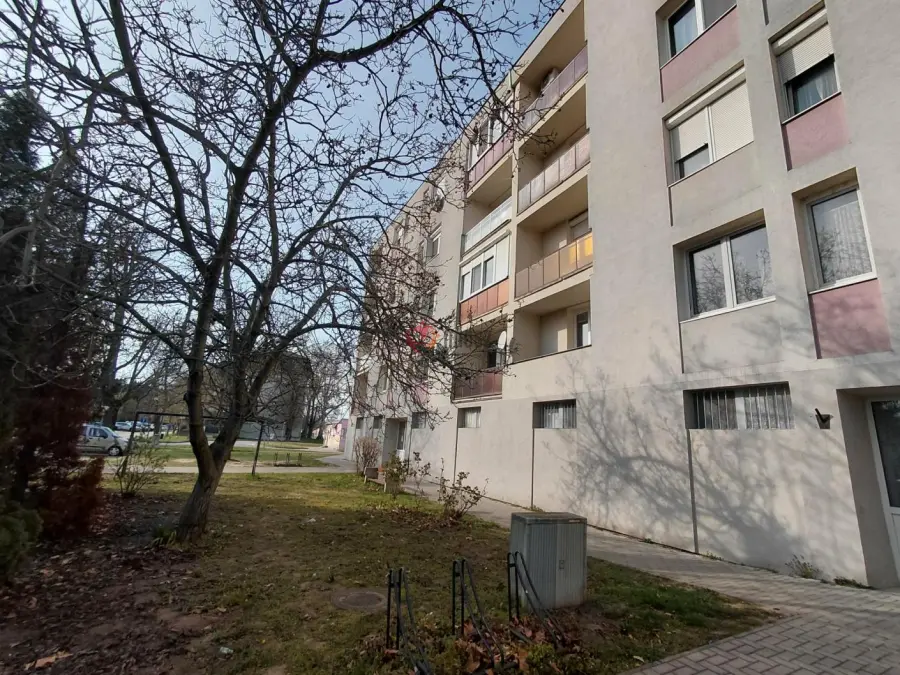 eladó téglalakás, Komárom
