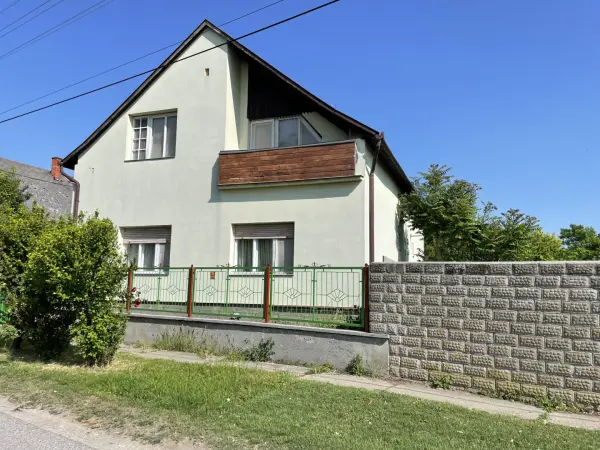 Eladó téglalakás, Madocsa 5+2 szoba 168 m² 39.9 M Ft