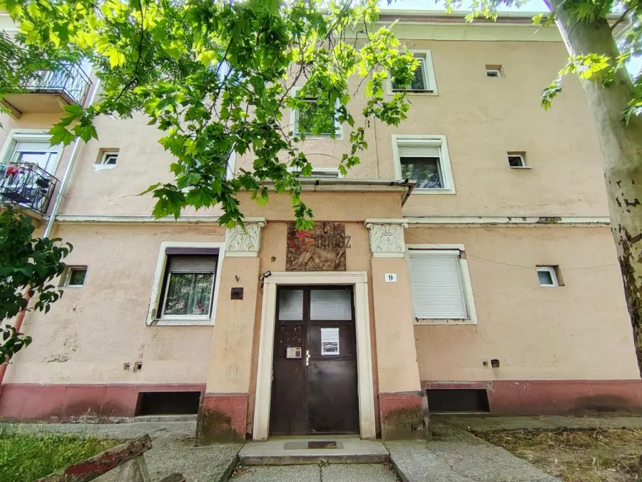 eladó téglalakás, Oroszlány