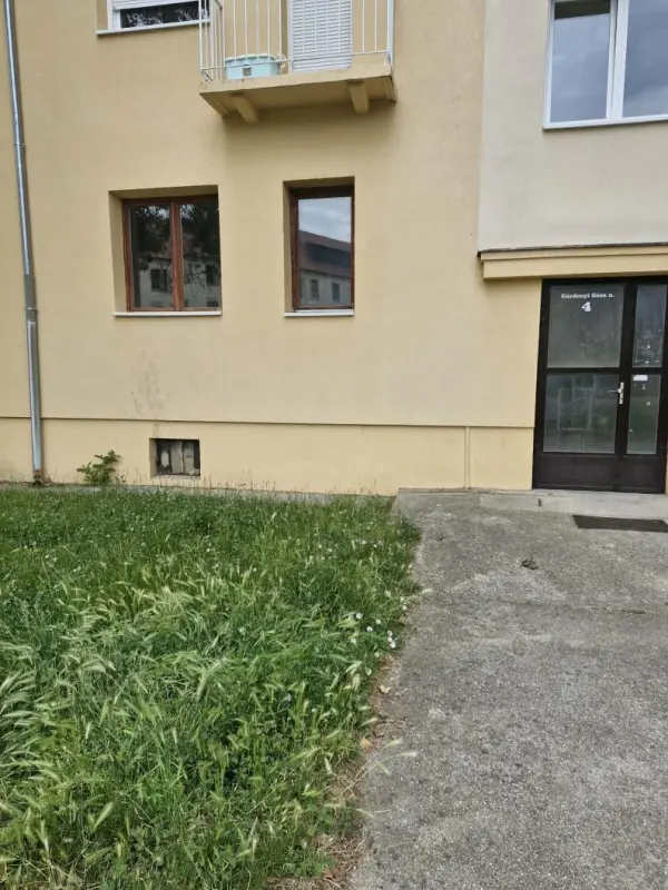 Eladó téglalakás, Oroszlány 2+1 szoba 57 m² 36 M Ft