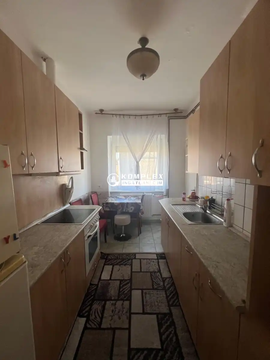 eladó téglalakás, Oroszlány