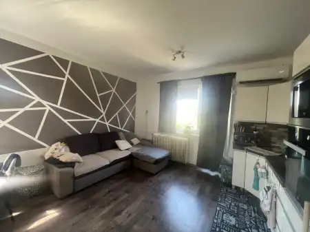 eladó téglalakás, Oroszlány