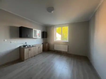 eladó téglalakás, Oroszlány