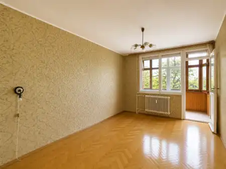eladó téglalakás, Oroszlány