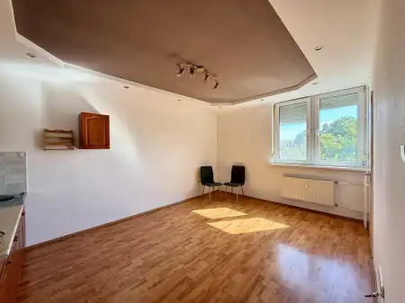 eladó téglalakás, Oroszlány