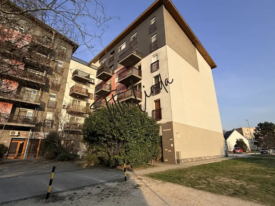 eladó téglalakás, Oroszlány