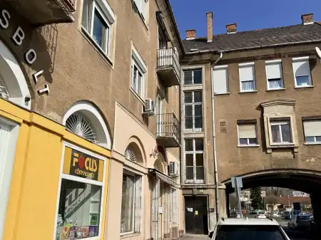 eladó téglalakás, Oroszlány