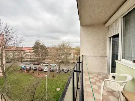 eladó téglalakás, Oroszlány