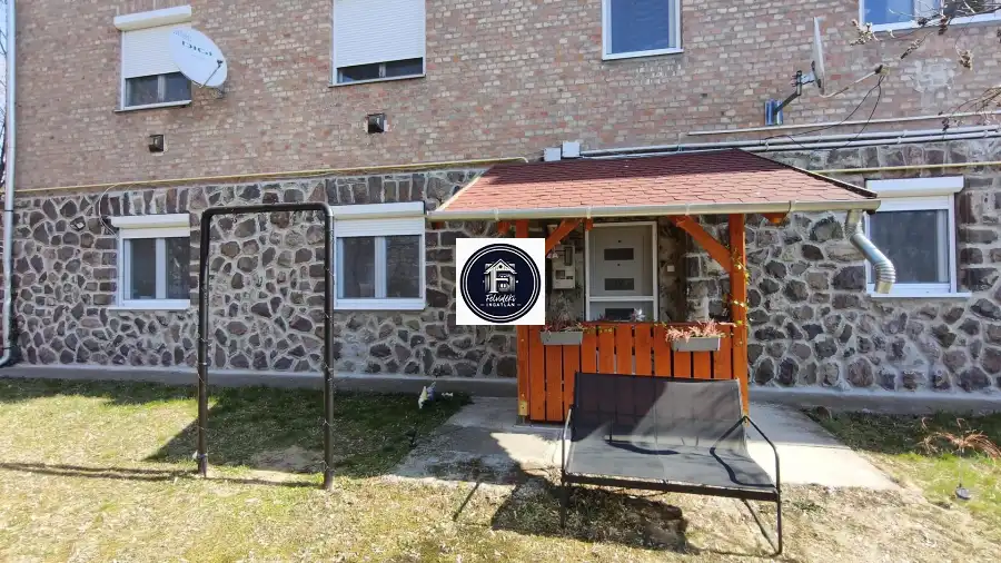 eladó téglalakás, Petőfibánya