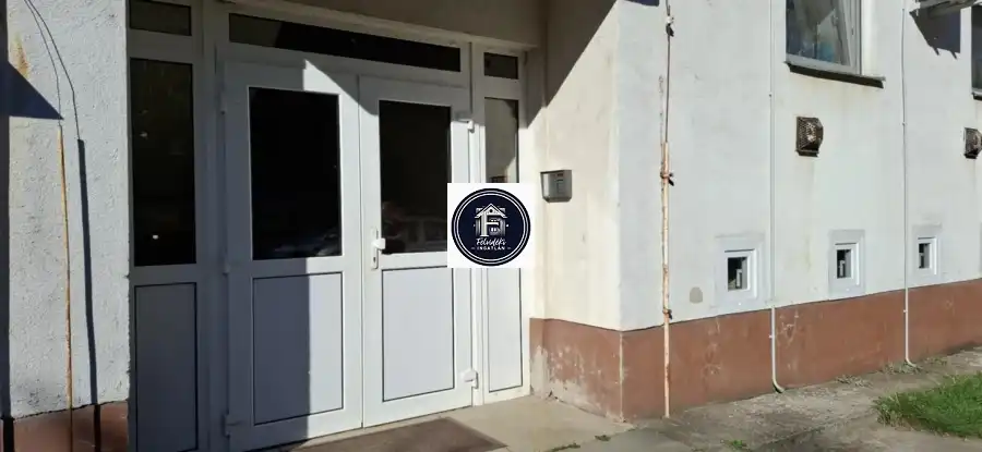 eladó téglalakás, Petőfibánya