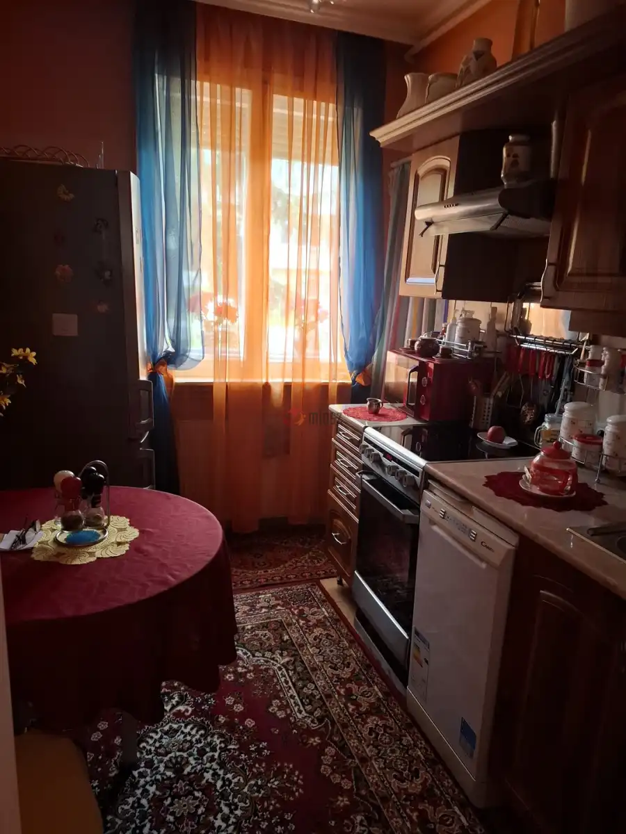 eladó téglalakás, Rétság