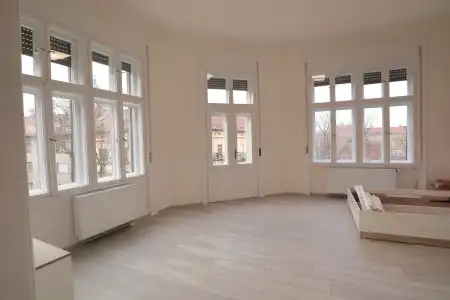 eladó téglalakás, Szeged