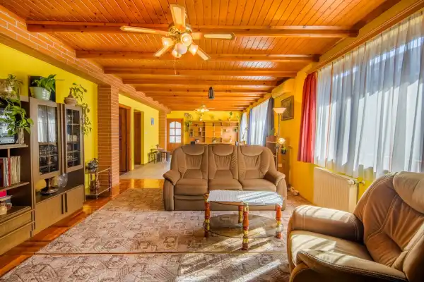 Eladó téglalakás, Szolnok 4 szoba 163 m² 94.9 M Ft