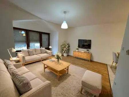 eladó téglalakás, Vác