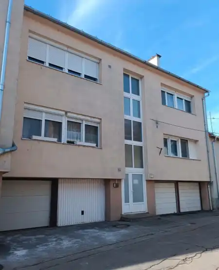 eladó téglalakás, Vác