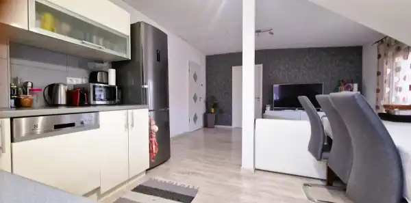 Eladó téglalakás, Vác 4 szoba 83 m² 89.9 M Ft