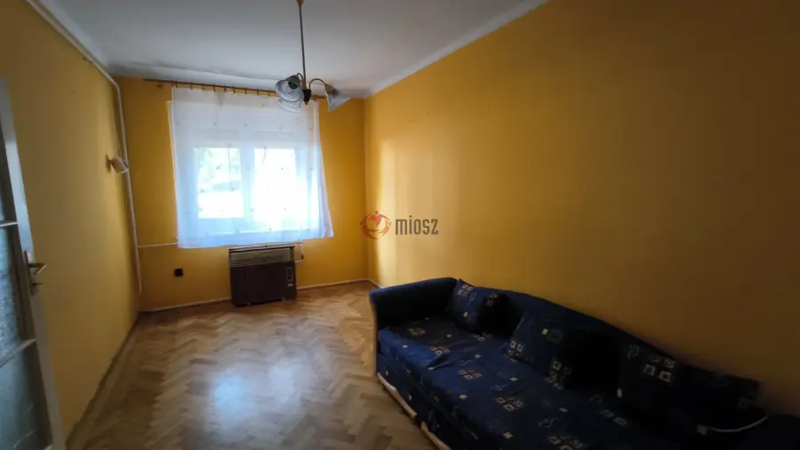 eladó téglalakás, Vác