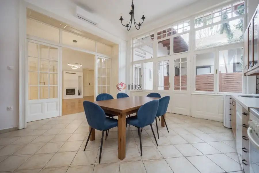 eladó téglalakás, Vác