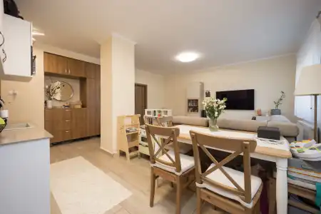 eladó téglalakás, Vác