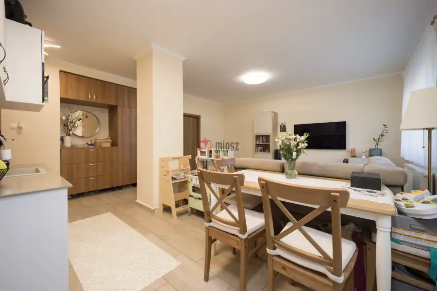 eladó téglalakás, Vác